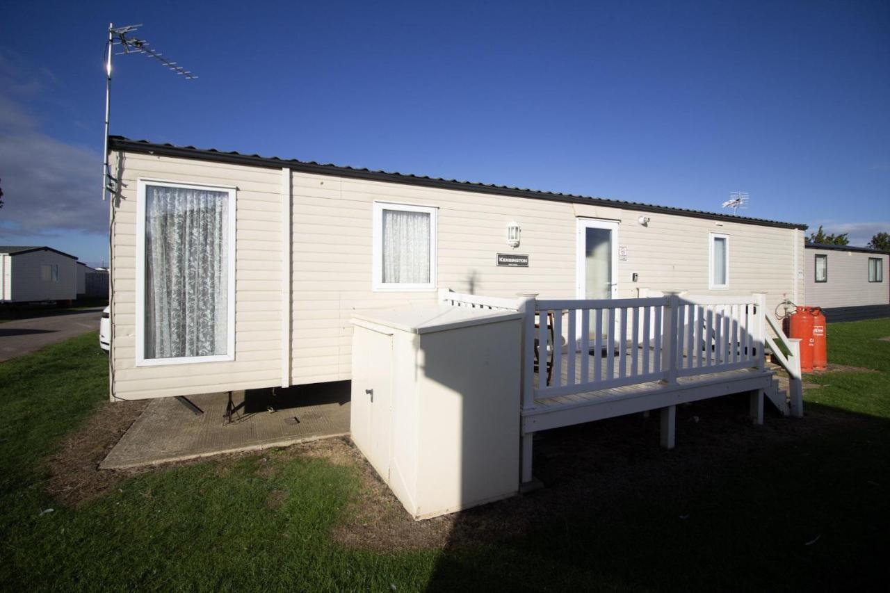 Lovely Caravan With Decking At Heacham Beach In Norfolk, Sleeps 6 Ref 21020C Экстерьер фото
