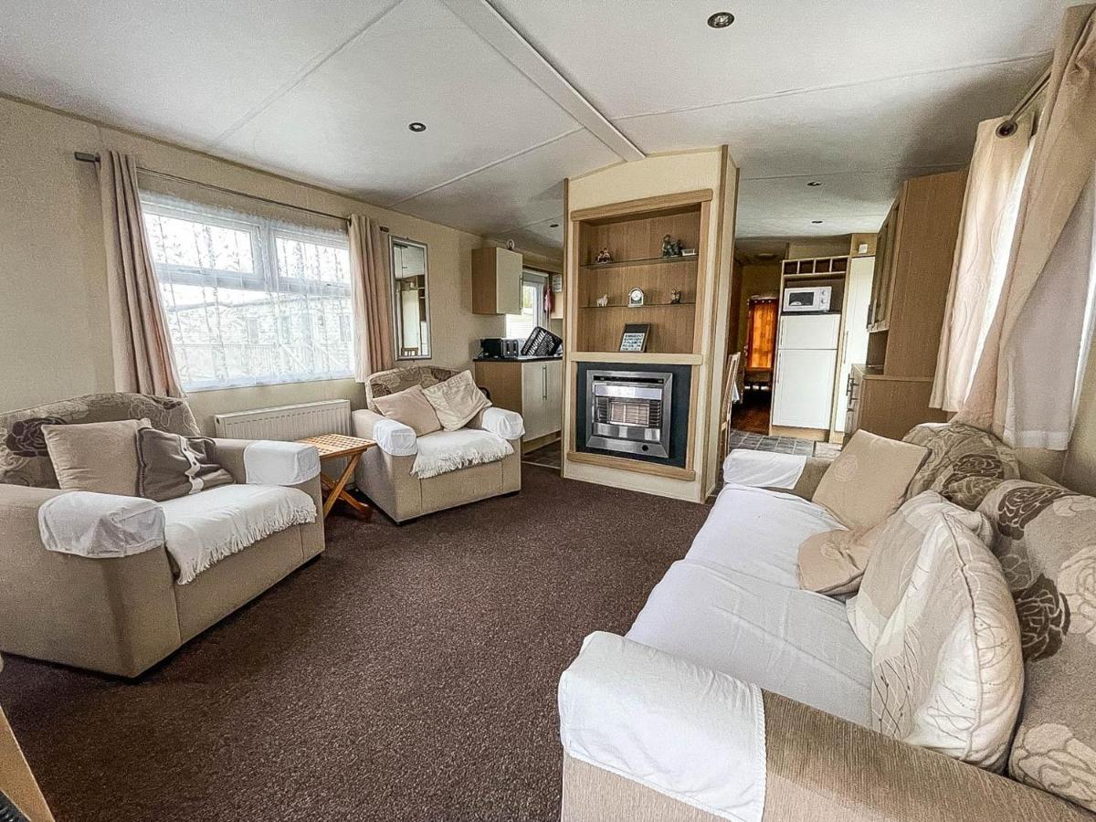 Lovely Caravan With Decking At Heacham Beach In Norfolk, Sleeps 6 Ref 21020C Экстерьер фото
