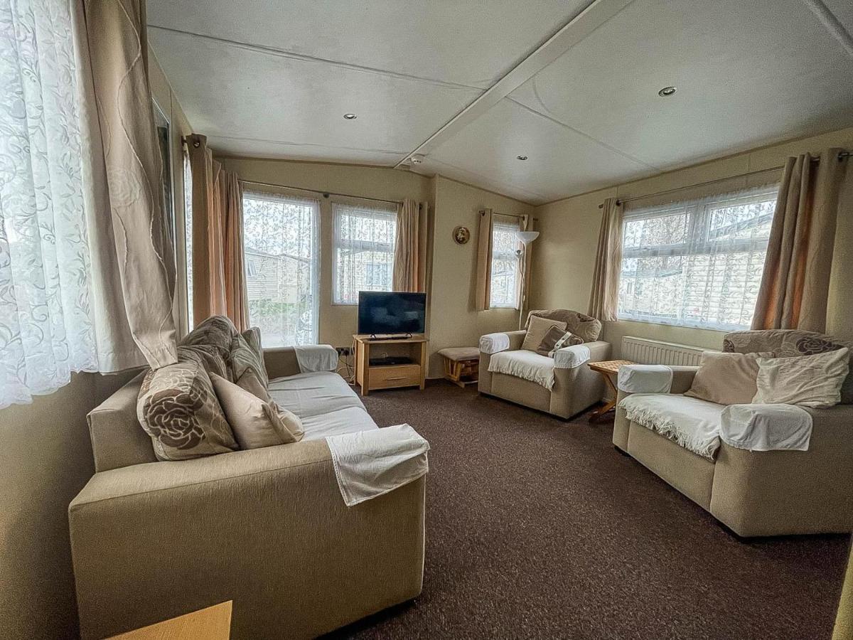Lovely Caravan With Decking At Heacham Beach In Norfolk, Sleeps 6 Ref 21020C Экстерьер фото